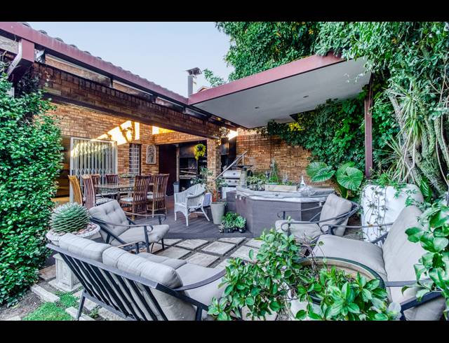 2 BEDROOM SECTIONAL TITLE RENTED IN BROMHOF